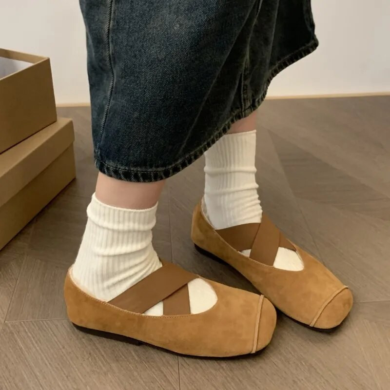 Плюс размер 35-42 Дамски равни обувки от изкуствен велур, вързана на кръст еластична лента Балетни обувки с квадратни пръсти Плюшени топли дамски обувки 1685N