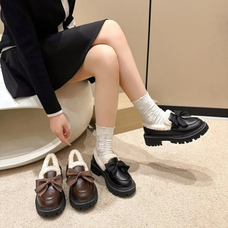 Обувки Дамски равни обувки С кръгли пръсти Ежедневни женски маратонки Мокасини с космена рокля Зимни ретро нови гумени обувки с връзки Leisu