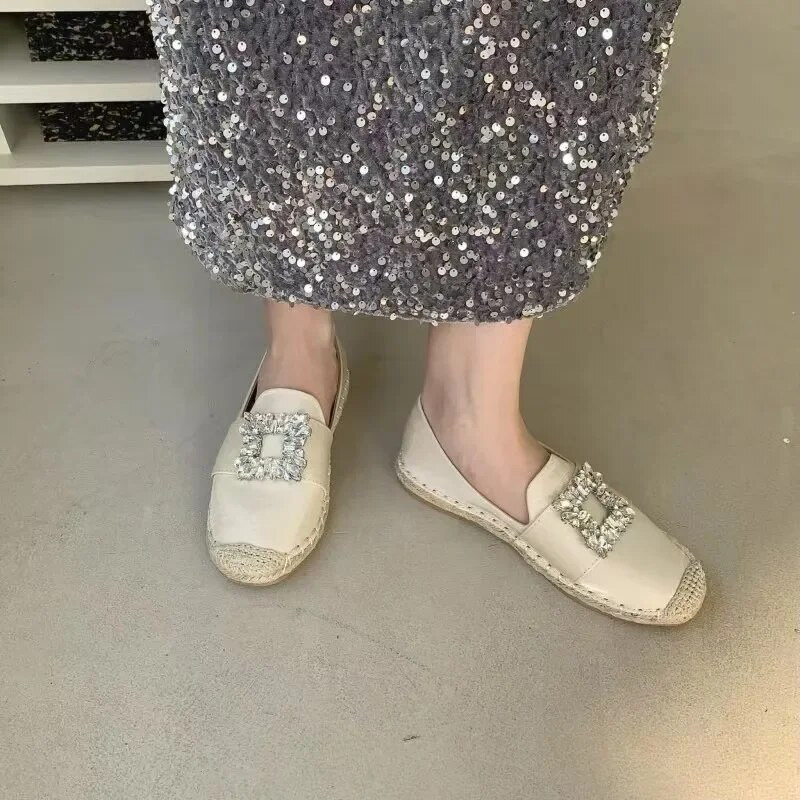 Висококачествени дамски обувки Пролет Есен Дамски равни обувки Ежедневни мокасини Модни плоски обувки с метална декорация Сладки дамски пантофки
