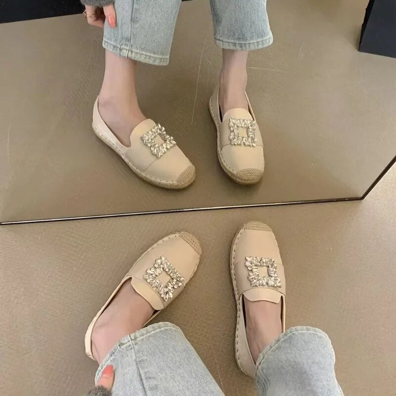 Висококачествени дамски обувки Пролет Есен Дамски равни обувки Ежедневни мокасини Модни плоски обувки с метална декорация Сладки дамски пантофки