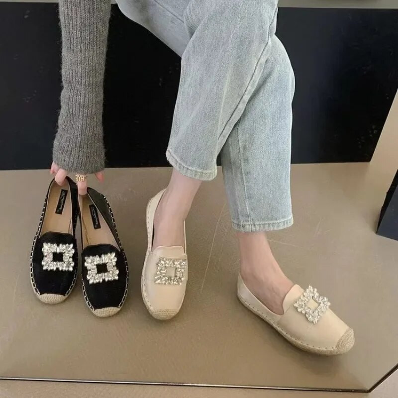 Висококачествени дамски обувки Пролет Есен Дамски равни обувки Ежедневни мокасини Модни плоски обувки с метална декорация Сладки дамски пантофки