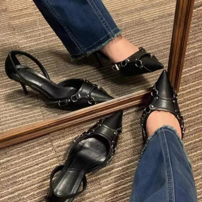 Punk Wind Fashion magassarkú nagy méretű fém csat női cipővel nyári szandál Új nagy méretű 42 Zapatos De Mujer pumpák