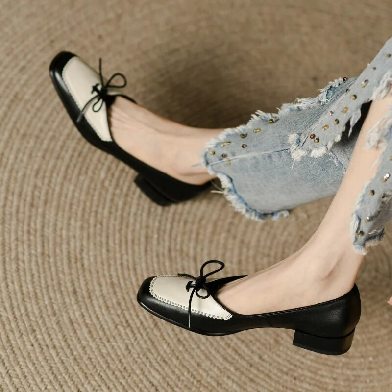 Нови дамски обувки тип лодка Обувки с квадратни пръсти на нисък ток Обувки за рокля Ретро кожени обувки Разноцветни помпи Дамски обувки с волани 1010N