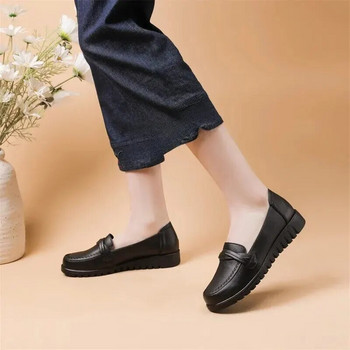 Пролетни ежедневни дамски обувки Кожени обувки с мека подметка За възрастни на средна възраст с плоско дъно за мама Черни обувки на нисък ток