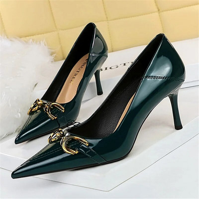 Sievietēm 7 cm 10 cm augsti papēži kāzu līgavu reprodukcijas pumpas Sieviešu Scarpins Metāla ķēdes sprādzes Zemi papēži Stiletto Nude Green Prom Shoes