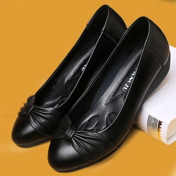 Дамски обувки с равни обувки Ежедневни леки, удобни лачени летни дамски студентки 2023 г. Нова мода на открито Дамски мокасини