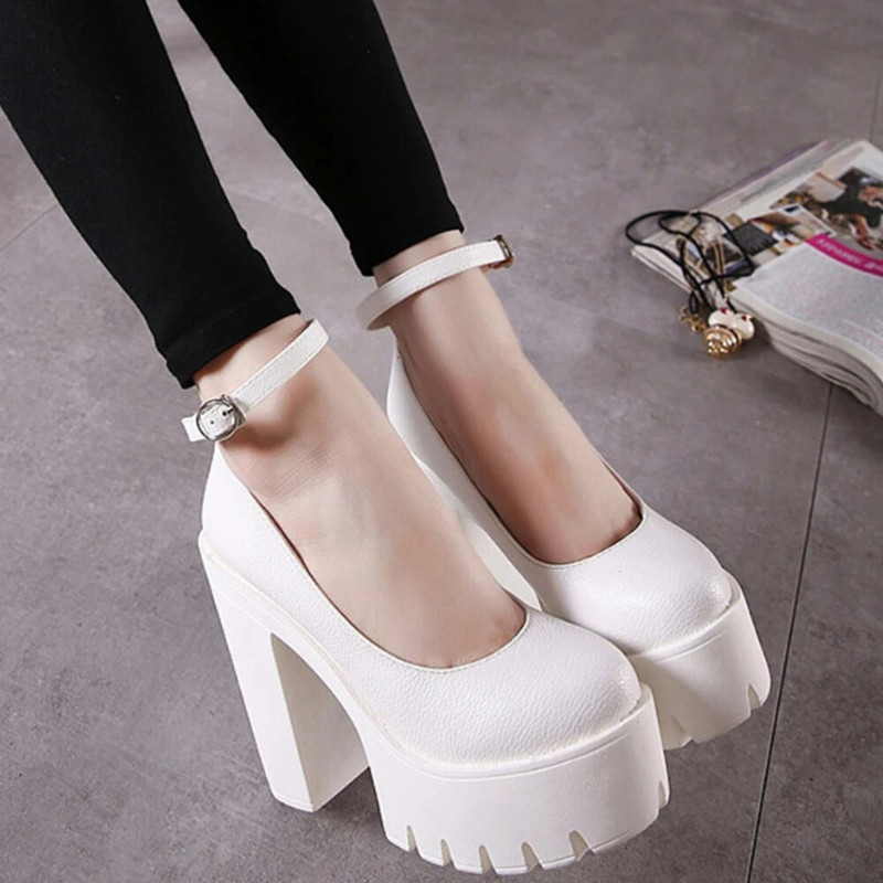 Antovo 2023. gada pavasaris, īpaši augsti papēži, sieviešu sandales