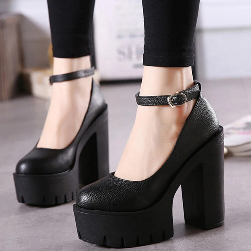 Antovo 2023. gada pavasaris, īpaši augsti papēži, sieviešu sandales