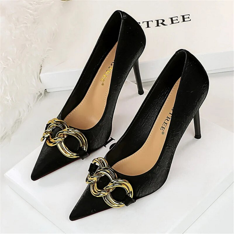 Sieviešu 7,5 cm 9,5 cm augsti papēži Escarpins Pumps Lady Metal Chain zemi papēži Fetišs naktsklubs Slim Fit Party Zaļie biroja izlaiduma apavi
