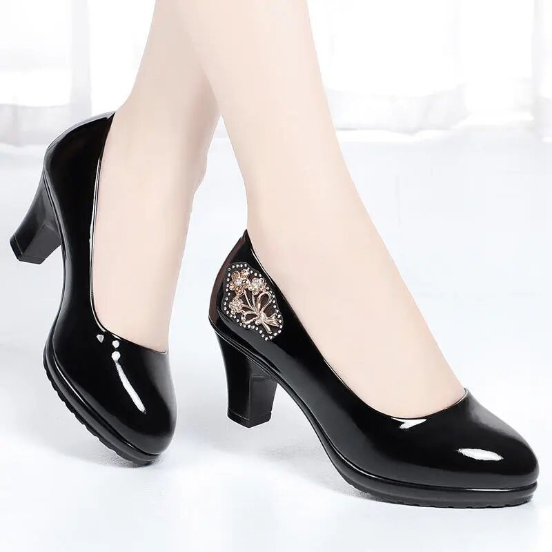 Cresfimix Zapatos De Mujer Sievietēm Cute Salds Melns Pu Ādas Apaļš purngals Biroja kvadrātveida papēžu kurpes Sieviešu modes Ērti apavi A300ab