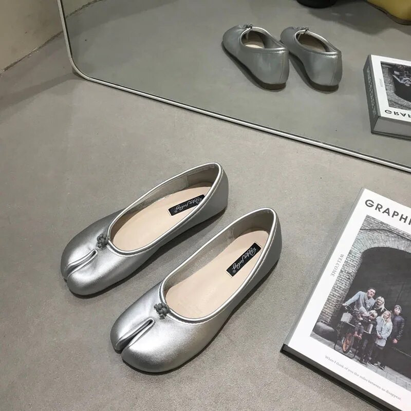 Пролетни нови дамски равни обувки Дамски сандали тип лодка с разделени пръсти Ninja Дамски ретро сбити ретро уютни обувки за ходене Mujer Zapatos