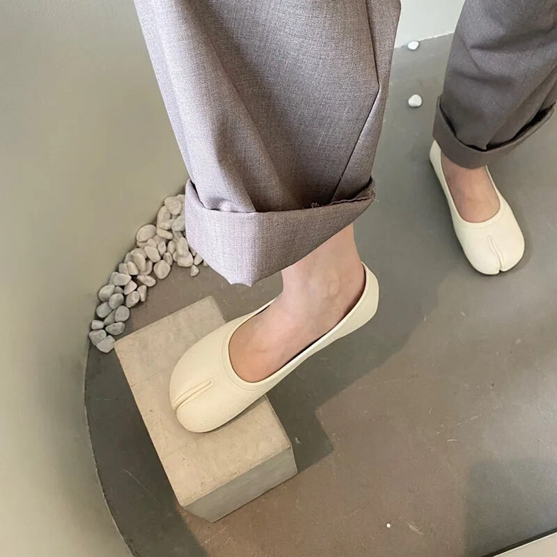 Пролетни нови дамски равни обувки Дамски сандали тип лодка с разделени пръсти Ninja Дамски ретро сбити ретро уютни обувки за ходене Mujer Zapatos