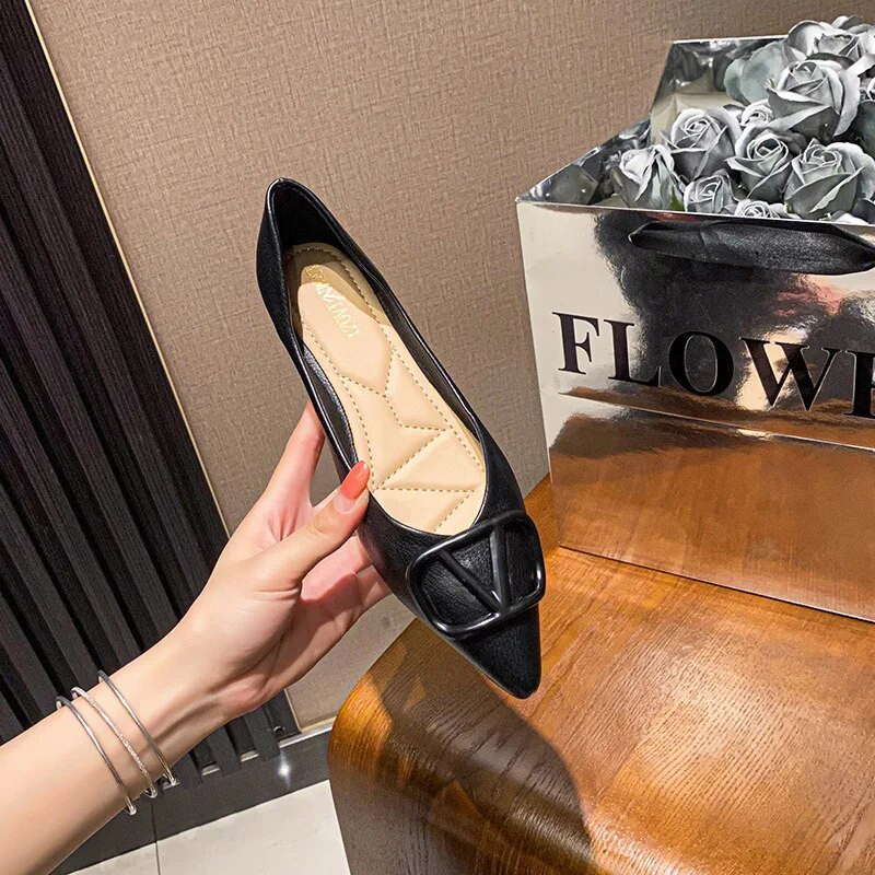 Plakanie kurpes Sieviešu plakanās 2024. gada vasaras jaunās modes temperaments Populāri mīkstas ādas apavi ar kausu liela izmēra sieviešu apavi 41-43