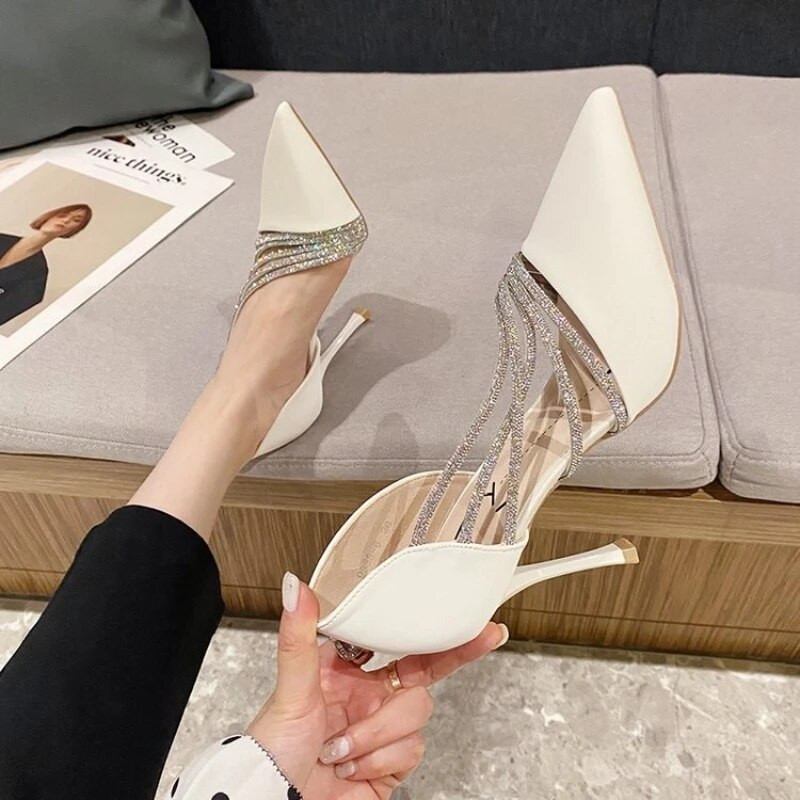 Jaunas rudens pumpas Elegantas sieviešu vakara ballītes augstpapēžu kurpes sievietēm, kas vērstas uz melnu zamšādas siksnu