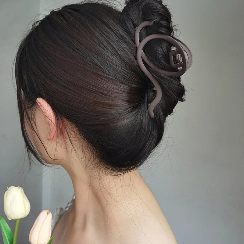 Dobs Bowknot Grab Matēta temperamenta metāla matu sprādzes satvērējs Urban Lady Wind Bow Coil Hair Claw Korejiešu matu aksesuāri