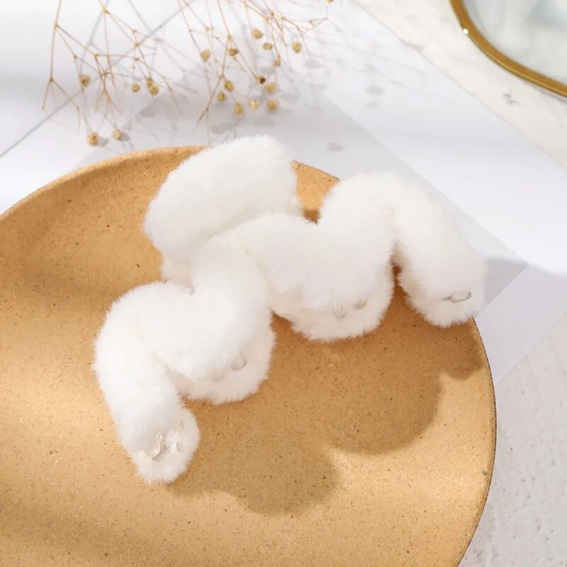 Vienkrāsains plīša M formas sieviešu matu sprādze, modes salda un romantiska 2023. gada banketu ikdienas haizivs sprādze sievietēm, jaunas galvassegas