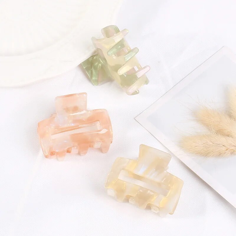 2023. gada korejiešu stila akrila PVC mini dobi ģeometriski sieviešu matu sprādzes vienkrāsains krabju spīļu meitenes matu sprādzes matu aksesuāri