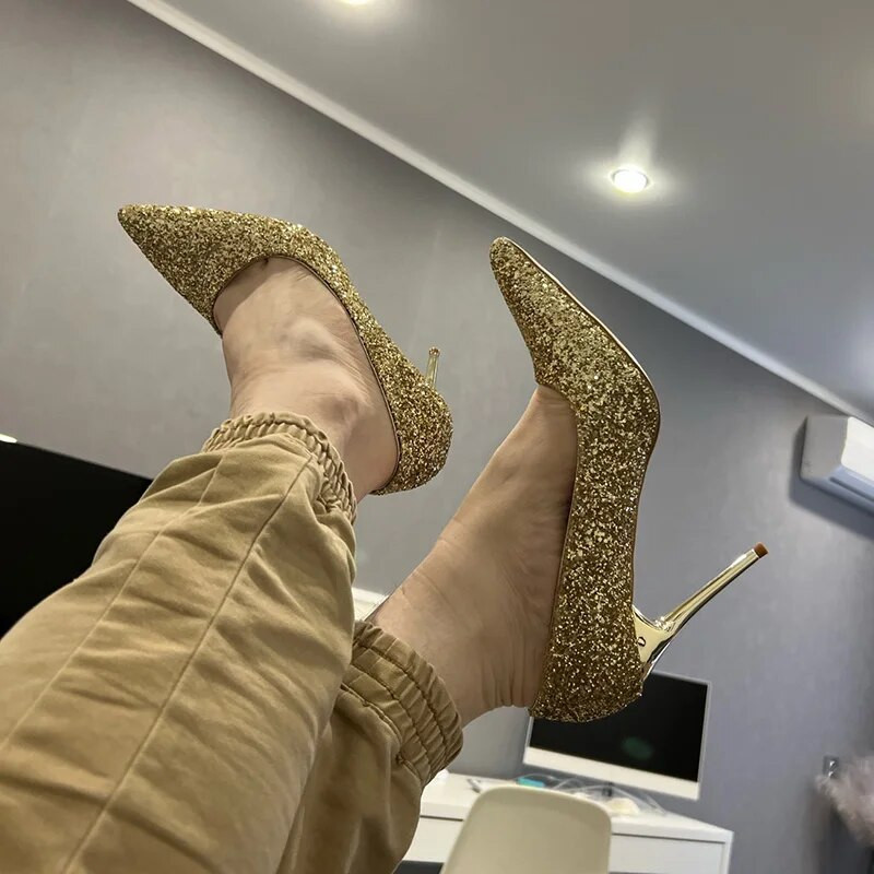 Sievietēm 7 cm 9,5 cm Augsti papēži Pumpas Kāzu līgavas Scarpins Sparkly Mid Heels Sieviešu ballīšu fliteri Mirdzoši vakara zelta sudraba kurpes