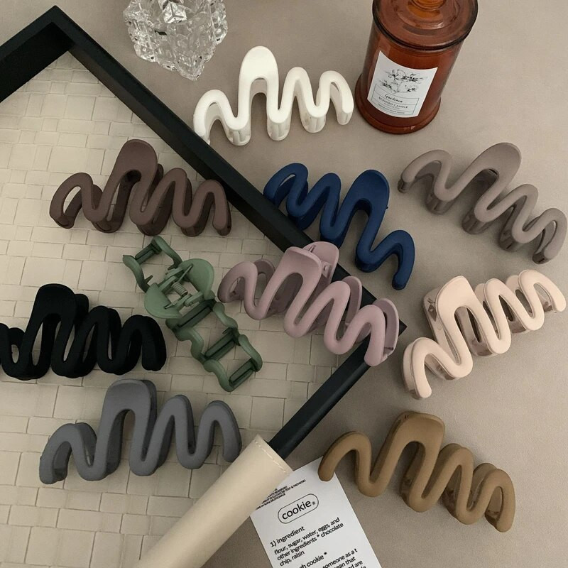 2023. gada jauns, moderns, izliekts matēts matu spīļskava, liela haizivju krabja matu sprādzes sievietēm, matu aksesuāri INS sievietēm galvas aizmugures matadata