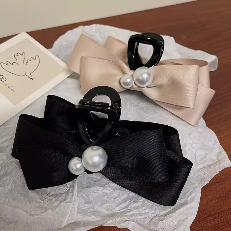 Izsmalcināta pērļu liela loka satvērēja saspraude Liela eleganta krabju zirgaste pinuma spīle Moderna, mīļa meitene matu sprādze matu aksesuāri