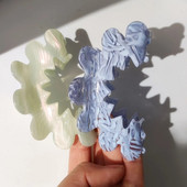 HANGZHI Flower Hollow Geometric Acetate Color Shark Hair Claw Γυναικεία κορίτσια 2022 Springs Νέα Μοντέρνα αξεσουάρ κεφαλής κλιπ μαλλιών