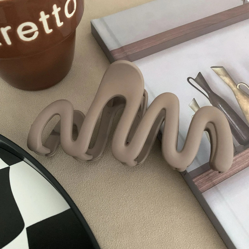 2023. gada jauns, moderns, izliekts matēts matu spīļskava, liela haizivju krabja matu sprādzes sievietēm, matu aksesuāri INS sievietēm galvas aizmugures matadata