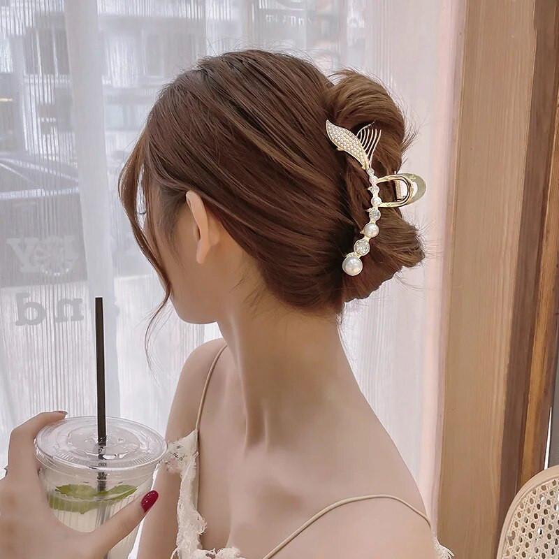 Jaunas matu sprādzes Sieviešu Pērļu Zivju astes Tauriņš Matu Aksesuāri Modes Metāla Spīļskava крабик для волос Moderna sieviete