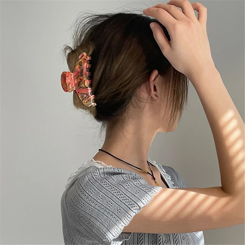 HANGZHI New French Grid Stripe Cream Щипка за коса с флорален ацетат Шнола за коса Shark Retro Модерни аксесоари за коса за жени Момичета 2021 г.