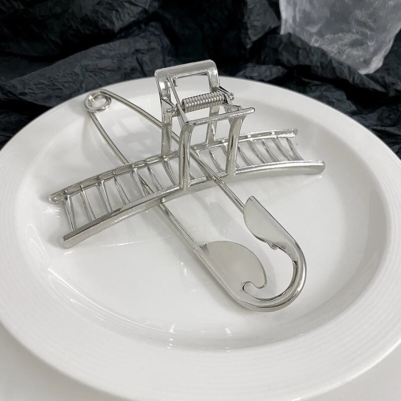 2021 Голяма игла Метална щипка за закопчаване Щипка за акула Щипка за глава Шапка Нокти за коса Аксесоари за жени Необичайни бижута на едро