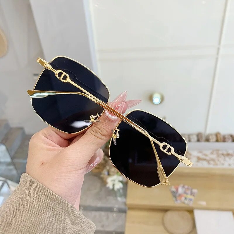 Нови квадратни слънчеви очила с метална голяма рамка Дамски маркови дизайнерски модни слънчеви очила Мъжки очила за шофиране на открито UV400 Oculos De Sol