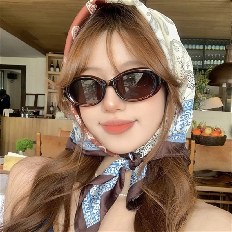 Корейски овални тенденции Слънчеви очила Жени Мъжки Прозрачни нюанси Плаж на открито Нови модни очила