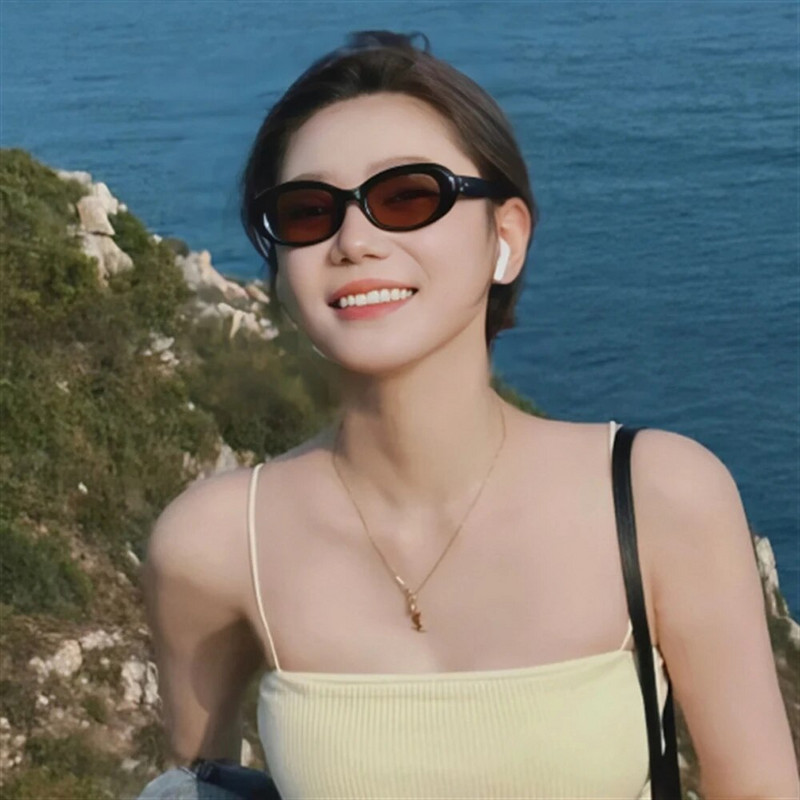 Корейски овални тенденции Слънчеви очила Жени Мъжки Прозрачни нюанси Плаж на открито Нови модни очила
