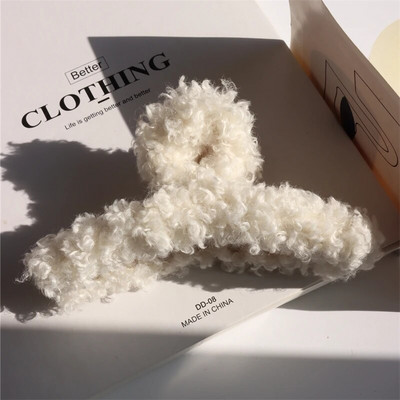 HANGZHI Color Lambswool Hair Clip Retro Dragon Fruit Color Shark Hair Claw για γυναίκες κορίτσια Φθινόπωρο 2022 Νέα αξεσουάρ μαλλιών