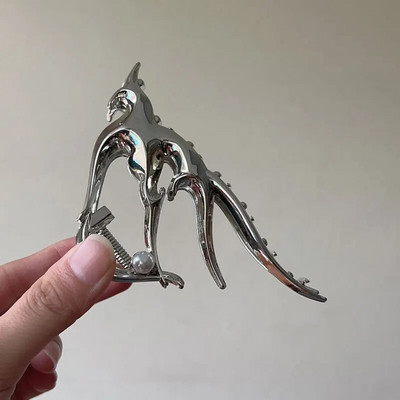 Irregular Alien Hollow Line Pearl Flamingo Metal Μοναδικό νύχι μαλλιών για γυναικεία κορίτσια Μοντέρνα απλά καλύμματα κεφαλής HUANZHI 2023 NEW Clip