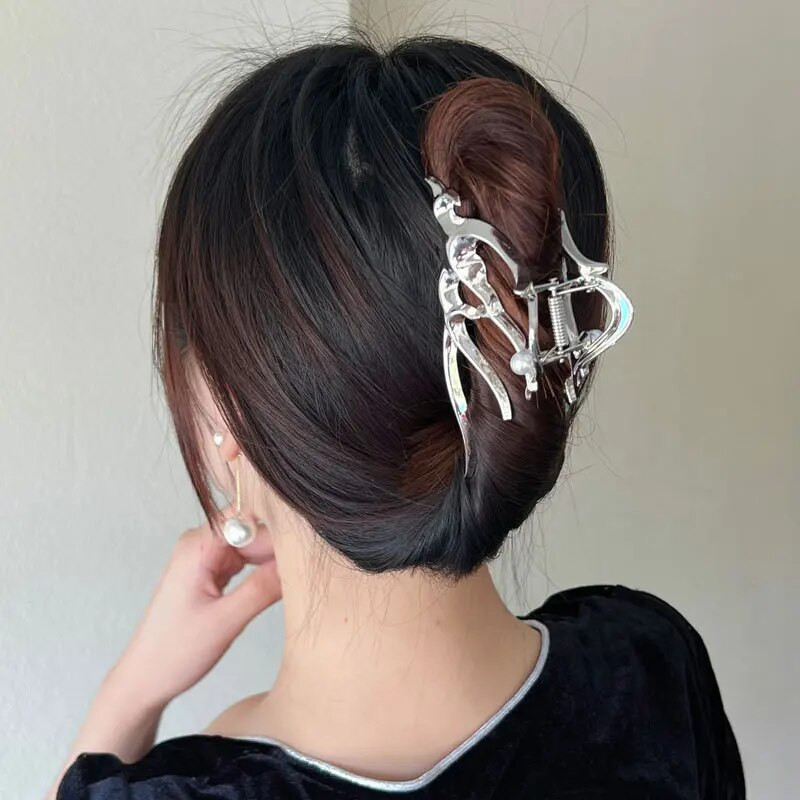 Irregular Alien Hollow Line Pearl Flamingo Metal Μοναδικό νύχι μαλλιών για γυναικεία κορίτσια Μοντέρνα απλά καλύμματα κεφαλής HUANZHI 2023 NEW Clip