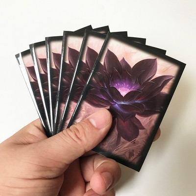 60PCS/BAG Κάρτα TCG MGT The Wandering Emperor Sleeves Χαρακτήρες παιχνιδιών Protector Cards Shield Graphics Protector Έγχρωμα μανίκια PKM