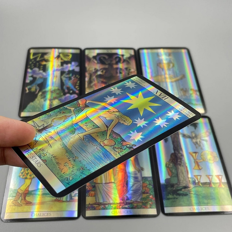 Sjajne holografske tarot karte u španjolskoj njemačkoj verziji s porukama na španjolskom s knjigama proricanja na francuskom talijanskom