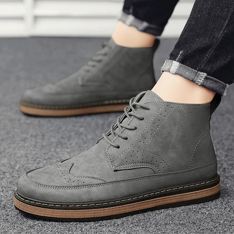 Muške retro radne čizme Jesen Zima Novi britanski stil Moda Visoke drvene kratke čizme Sportske cipele za putovanja na otvorenom