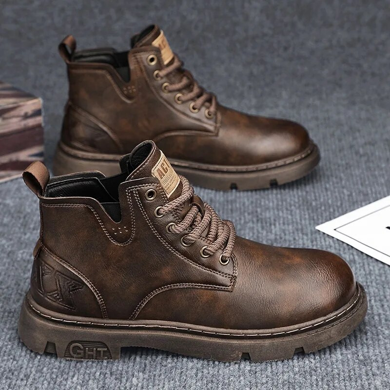 Britu stila vīriešu īsie zābaki 2024. gada jauni rudens ziemas modes retro motociklistu zābaki āra ielas tendences ikdienas apavi Neslīdoši