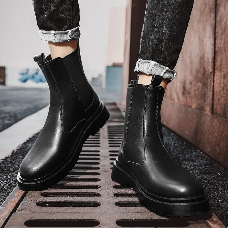 Meeste saapad, mustad paksu põhjaga kõrge ülaosaga mootorrattakingad ümmarguse varbaga välistingimustes, soovitatav veekindel, mugav klassikaline, kõik sobivad