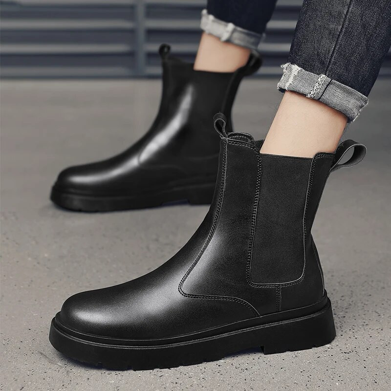 Meeste saapad, mustad paksu põhjaga kõrge ülaosaga mootorrattakingad ümmarguse varbaga välistingimustes, soovitatav veekindel, mugav klassikaline, kõik sobivad