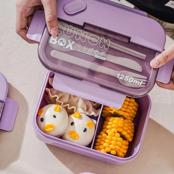 Πλαστικό κουτί μεσημεριανού φούρνου μικροκυμάτων ιαπωνικού στυλ σφραγισμένο ενήλικες φοιτητές υπάλληλοι γραφείου με επιτραπέζια σκεύη μινιμαλιστικό κουτί γεύματος