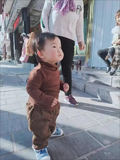 2022. gada rudens, ziema meitenēm, zēniem, viena vilna, mīksta, silta puskakla T-krekli ar garām piedurknēm.