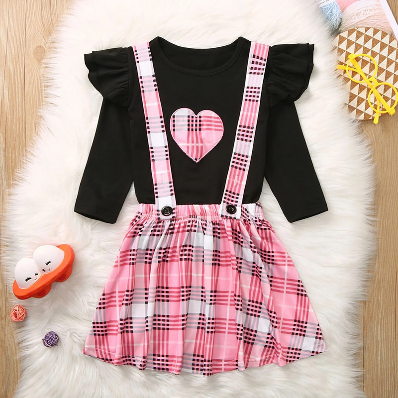 Mala djeca, djeca, djevojčice, karirane majice, komplet suknji na tregere, odjevne kombinacije za povratak kući, dječje karirane majice