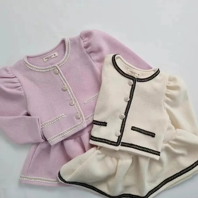 7027 Kūdikių drabužių rinkinys 2023 m. rudens naujas mažas kvepiantis vėjo kostiumas mergaitei, kardiganinis paltas + trumpas sijonas, saldus dviejų dalių kostiumas