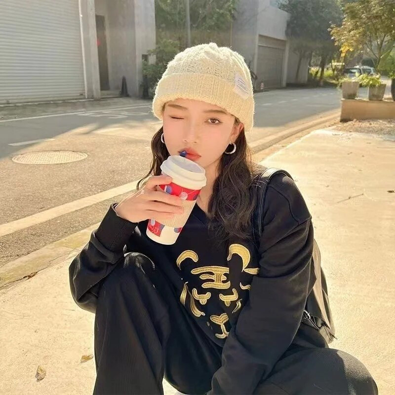 Nauja moteriška žieminė kepurė 2023 m. kepuraitės su snapeliu Moteriškos megztos kepuraitės madingos šiltos vilnos, poros kepuraitės, moteriai, žieminės spalvos, moteriškos dangos