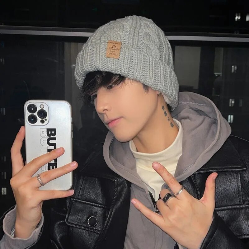 Jaunas Unisex ziemas cepures Pievienot kažokādas oderētas vīriešu un sieviešu siltas beanie cepures gadījuma kļavas lapas etiķetes dekors ziemas trikotāžas cepures