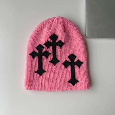 Sifreyr modes trikotāžas ziemas cepure sievietēm viegla salokāma, saglabā siltumu, vēja necaurlaidīga riteņbraukšanas cepure Y2K Cross Decor Beanies cepure