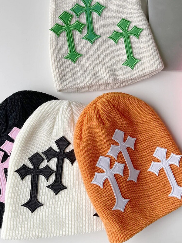 Sifreyr modes trikotāžas ziemas cepure sievietēm viegla salokāma, saglabā siltumu, vēja necaurlaidīga riteņbraukšanas cepure Y2K Cross Decor Beanies cepure
