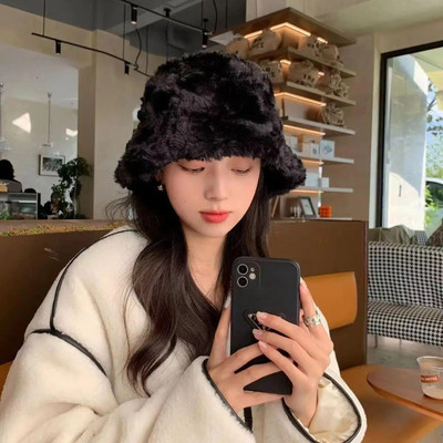 Ausu aizsargcepures Sieviešu ziemas mežģīņu plīša cepures ar platām malām Siltas vēja necaurlaidīgas aukstumizturīgas kažokādas cepure Retro cieta zvejnieka cepure